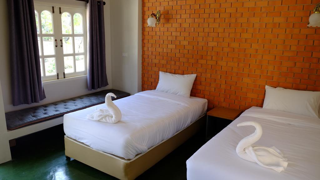 Wangpla Villa Resort Nakhon Sawan Phòng bức ảnh
