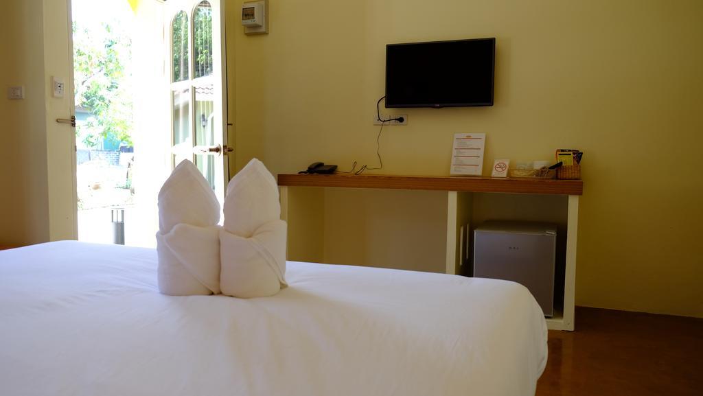 Wangpla Villa Resort Nakhon Sawan Phòng bức ảnh